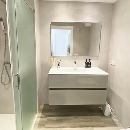 Beach Apartment شقة *